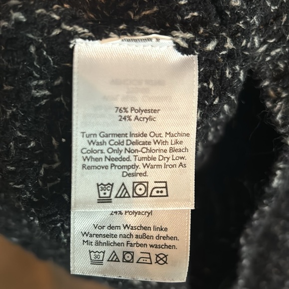 Women’s Eddie Bauer hooded sweater - Picture 4 of 4